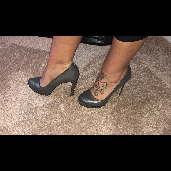 Fergie Heels, size 9.5 - Gun Metal Grey - Picture 5 of 6